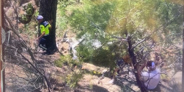BALIKESİR'DE ARAÇ DERE YATAĞINA UÇTU: 1 ÖLÜ