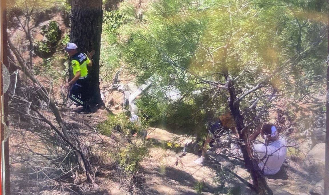 BALIKESİR'DE ARAÇ DERE YATAĞINA UÇTU: 1 ÖLÜ