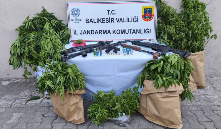 Balıkesir’de jandarmadan uyuşturucu ve kaçakçılık operasyonu: 19 şüpheli yakalandı
