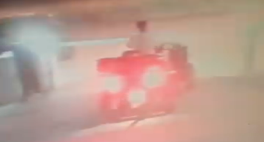 Bandırma’da ATV hırsızlığı kamerada: Demir kapıyı kırarak kaçtı