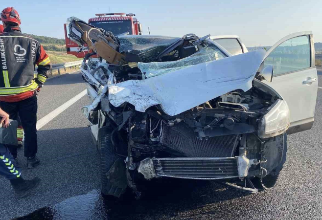 Tıra arkadan çarpan SUV otomobildeki 2 kişi öldü, 2 kişi yaralandı