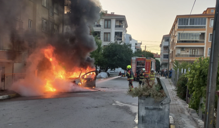 Balıkesir’de seyir halindeki otomobil yandı
