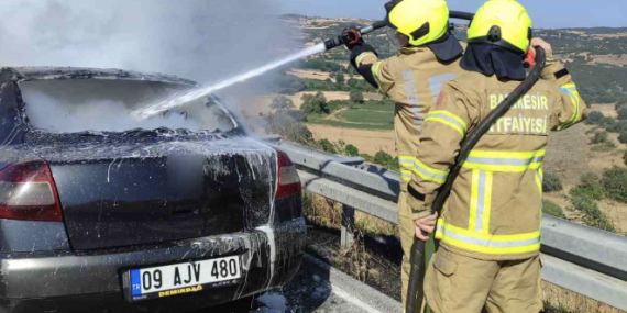 Balıkesir’de otomobil otoyolda yandı
