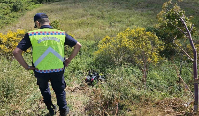 Erdek’te motosiklet direksiyon hakimiyetini kaybetti uçuruma düştü