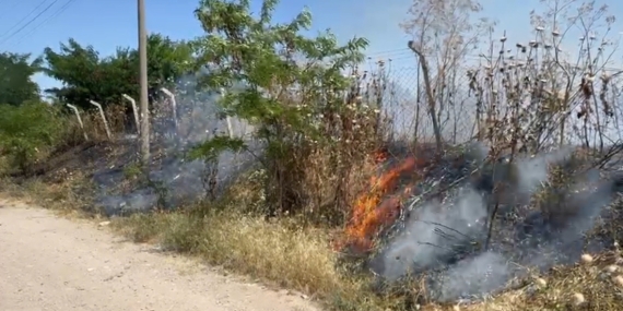 Gönen’de boş arazide çıkan yangın söndürüldü