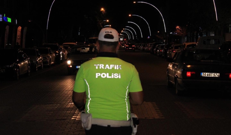 Gönen trafiğine sıkı denetim: 219 sürücüye ceza