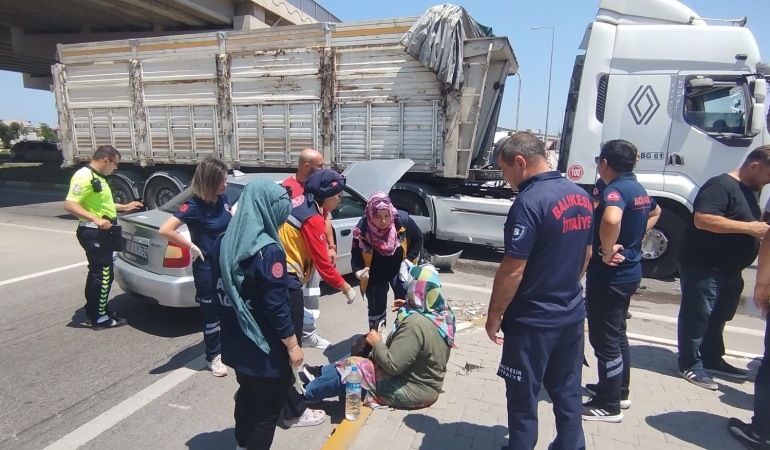 Korozman Kavşağı yine kazaya sahne oldu: 2 kişi yaralandı