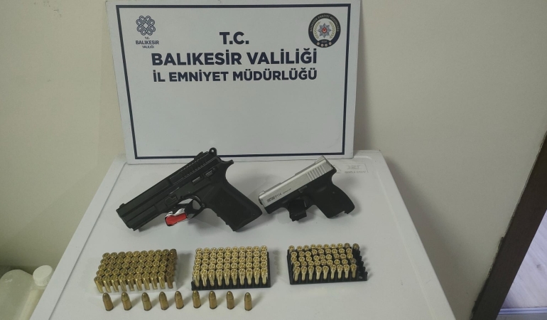 Bandırma’da ruhsatsız silah ve mühimmat ele geçirildi