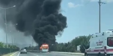 ALEVLERE TESLİM OLAN YOLCU MİNİBÜSÜ KÜLE DÖNDÜ