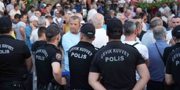 CENAZESİ 4 GÜN BEKLEDİ...CUMHURBAŞKANLIĞI DEVREYE GİRDİ, VASİYET GERÇEKLEŞTİ 4 GÜNDÜR DEFİN EDİLEMEYEN 88 YAŞINDAKİ SADETTİN HOCA’NIN CENAZESİ CUMHURBAŞKANLIĞI ONAYI İLE GECE SAATLERİNDE DEFİN EDİLDİ. VASİYET ETTİ, TÜRBE BAHÇESİNE GÖMÜLMEK İSTEDİ, BELEDİYE İZİN VERMEDİ, 4 GÜN SONRA CUMHURBAŞKANLIĞI KARARI İLE SON İSTEĞİ YERİNE GETİRİLDİ
