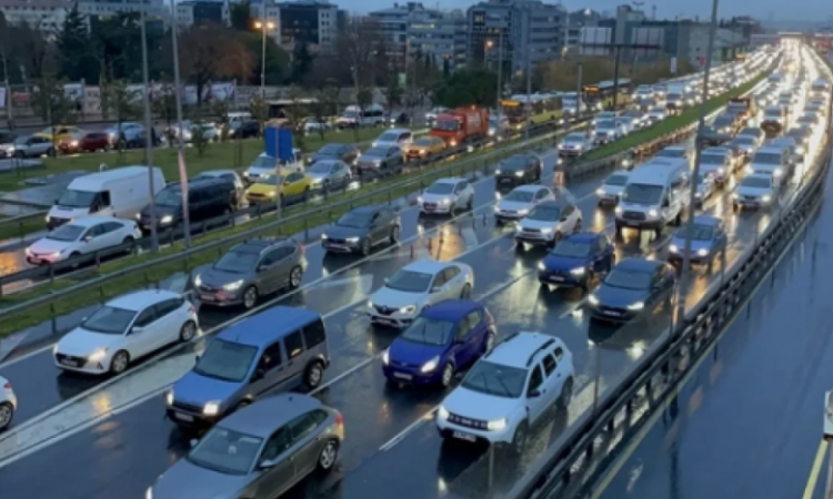 Trafikten men edilen araçlara yeni düzenleme: 6 ay içinde alınmazsa satışa çıkacak