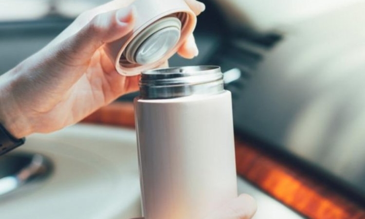 Su şişesi skandalı: 2 kişi kör oldu, binlercesi toplatılıyor