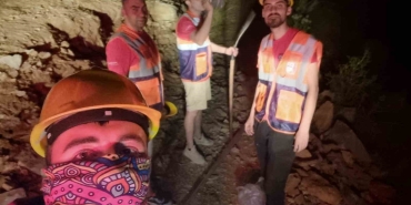 EDREMİT’TE ZEYTİNLİK ALANDA ÇIKAN YANGIN KONTROL ALTINA ALINDI