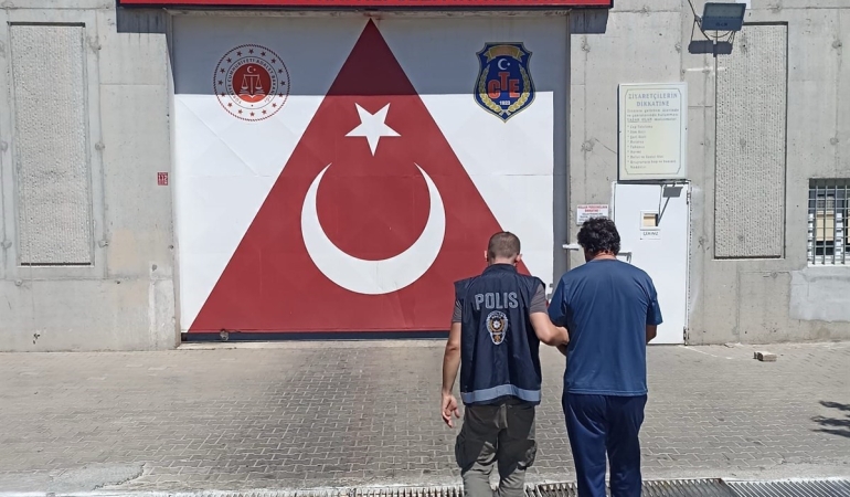 24 yıl 8 ay hapis cezası ile aranan şahıs Burhaniye’de yakalandı