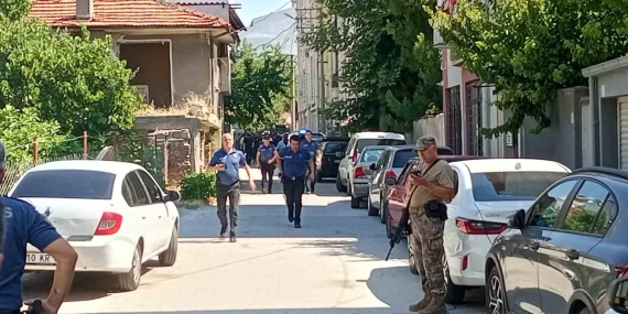 Polisi bıçaklayan şahıs operasyonla yakalandı