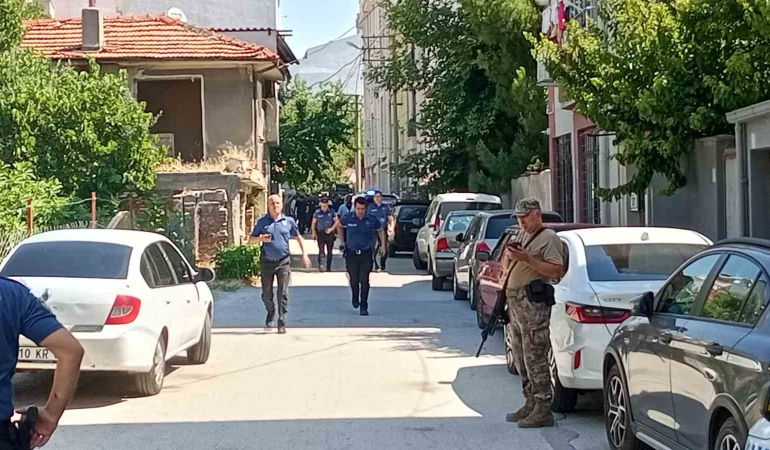 Polisi bıçaklayan şahıs operasyonla yakalandı