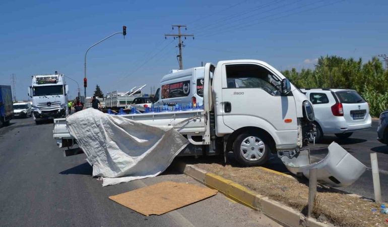 Balıkesir’de TIR ile kamyonet çarpıştı; 1 kişi yaralandı