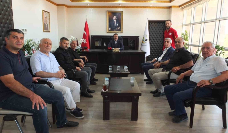 Burhaniye’de Elazığlılar Kaymakam Atilla’yı ziyaret etti