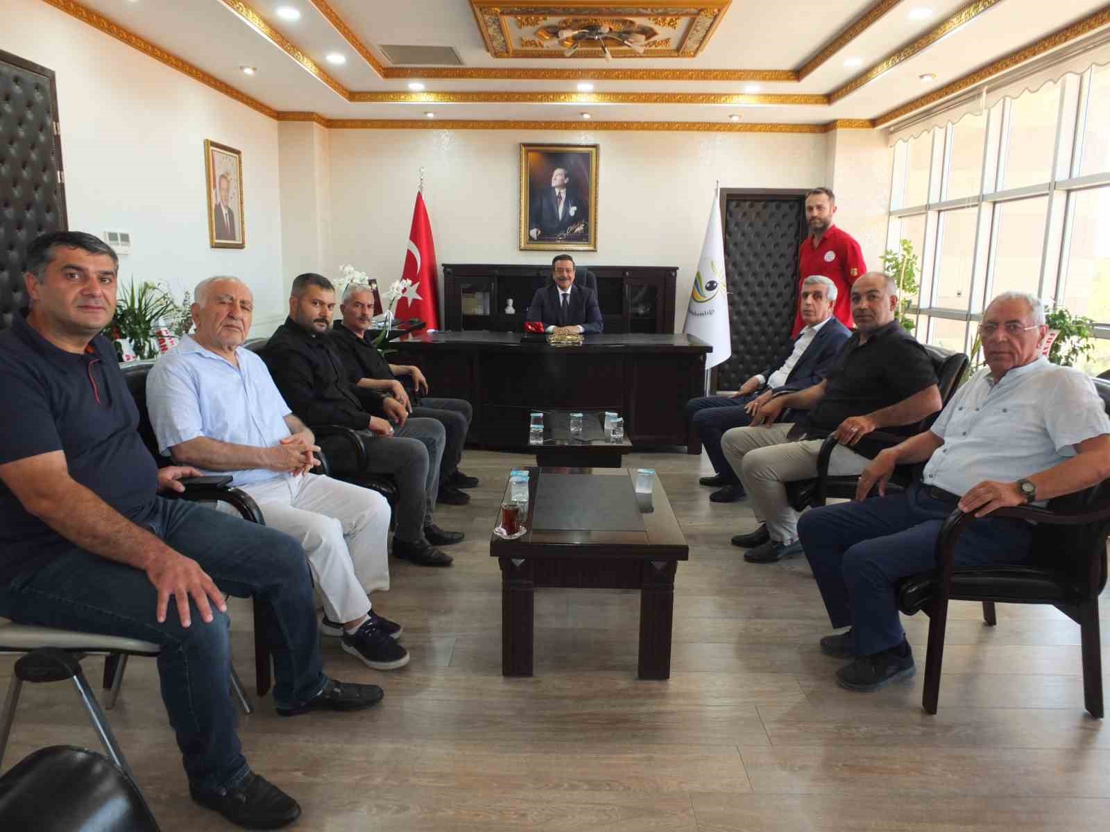 BURHANİYE’DE ELAZIĞLILAR KAYMAKAM ATİLLA’YI ZİYARET ETTİ