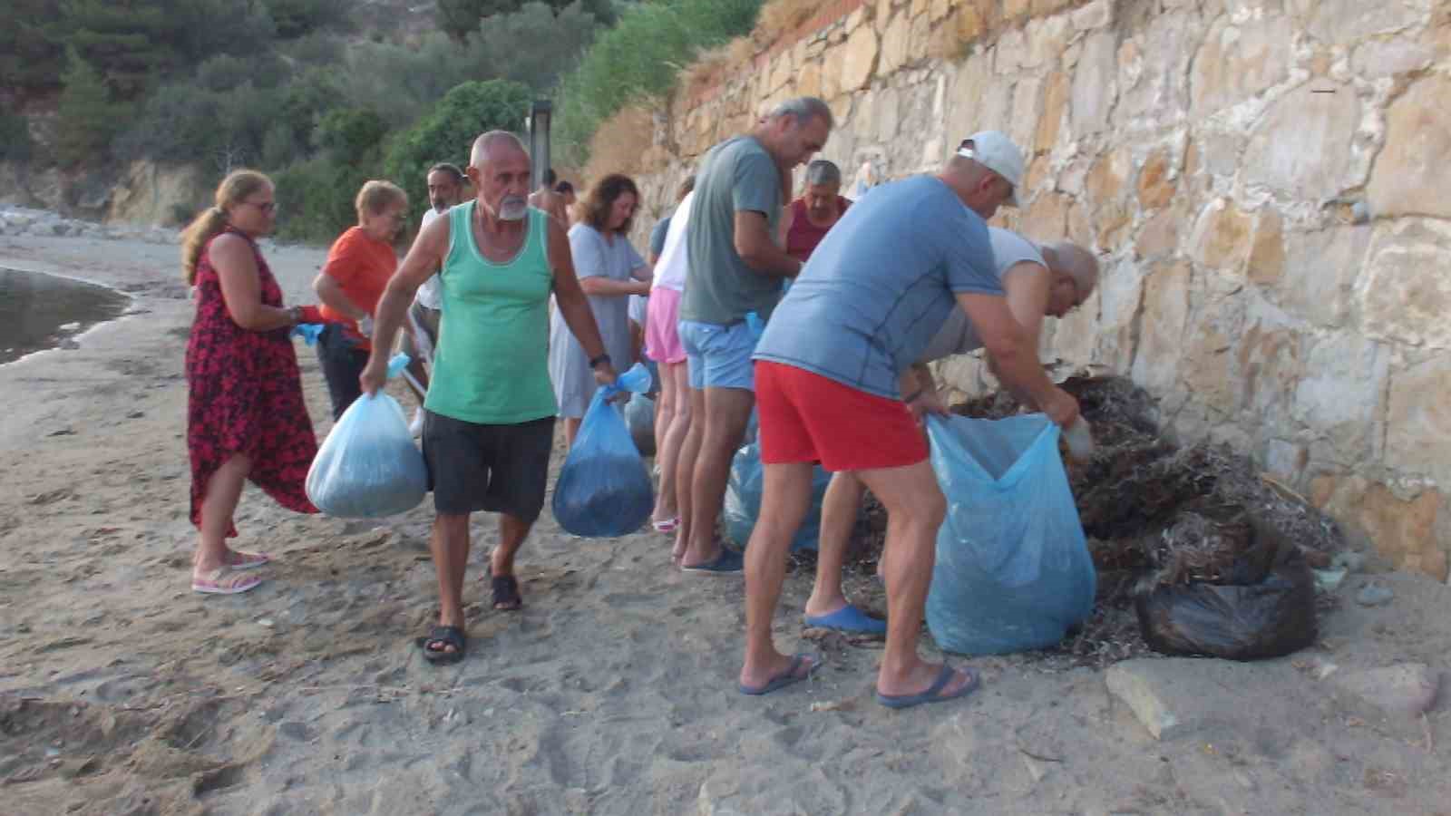 BALIKESİR'DE VATANDAŞLAR SAHİL TEMİZLİĞİ İÇİN İMECE YAPTI