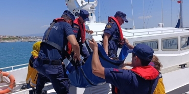 AYVALIK AÇIKLARINDA GEZİ TEKNESİNDEKİ YARALI ŞAHIS TIBBİ TAHLİYE İLE KURTARILDI
