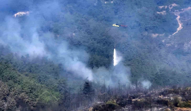 Balıkesir’deki orman yangınına havadan müdahale tekrar başladı