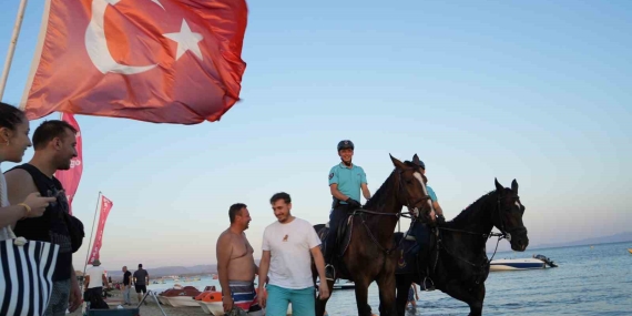 Balıkesir sahillerinde atlı jandarma göreve başladı
