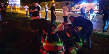 BALIKESİR'DE MOTOSİKLETLE OTOMOBİL KAZA YAPTI; 1ÖLÜ, 1 YARALI