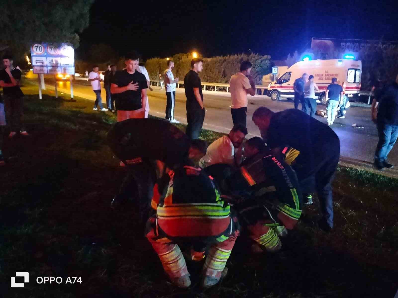 BALIKESİR'DE MOTOSİKLETLE OTOMOBİL KAZA YAPTI; 1ÖLÜ, 1 YARALI