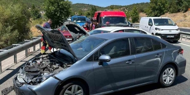 ASFALTIN ERİMESİ ZİNCİRLEME KAZAYA NEDEN OLDU: 8 YARALI