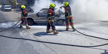 BALIKESİR'DE LPG'Lİ ARAÇ YOL ORTASINDA YANDI