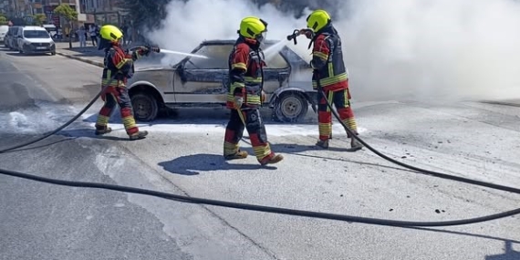 Balıkesir’de LPG’li TOFAŞ marka araç yol ortasında yandı