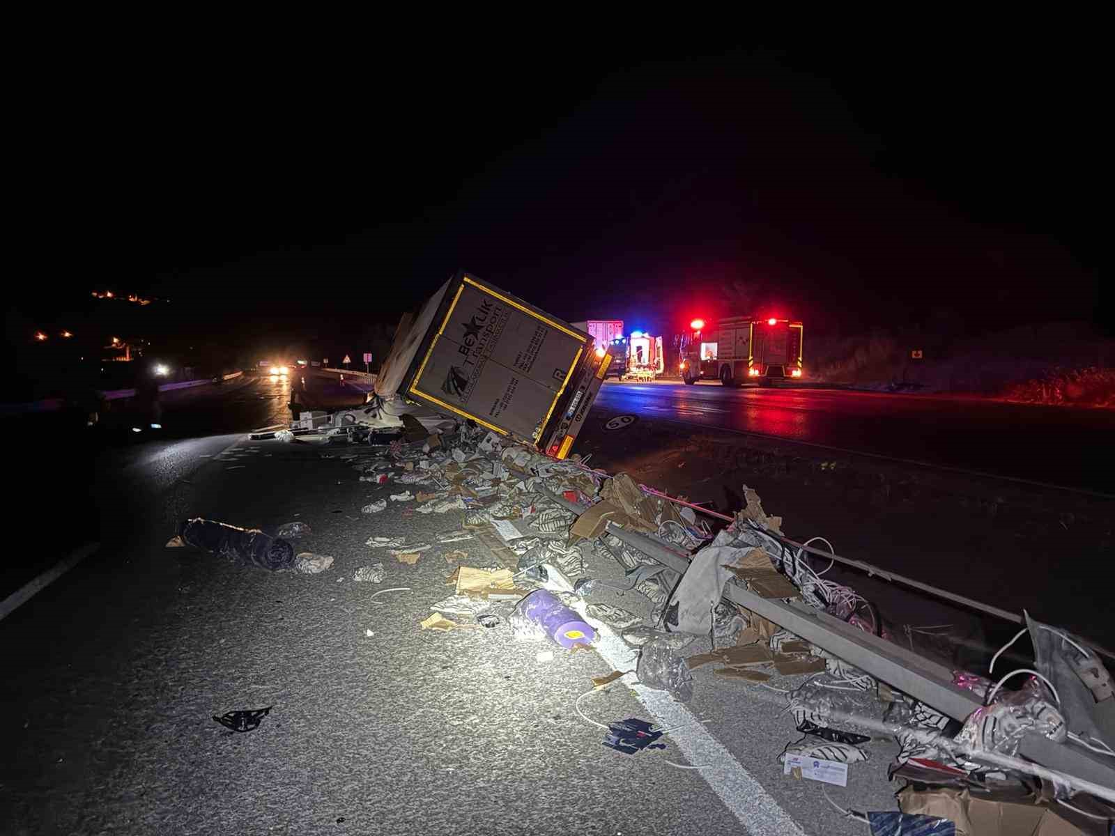 BALIKESİR-BURSA KARA YOLUNDA TIR KAZASI: 1 YARALI