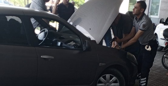 Gönen Devlet Hastanesi otoparkında yılan paniği