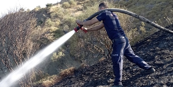 Marmara Adası’nda arazi yangını söndürüldü