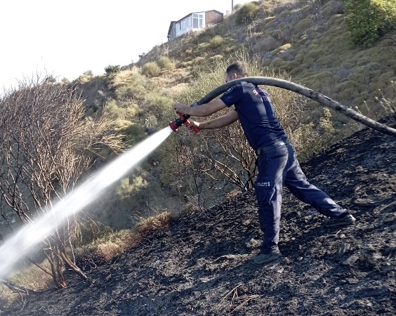 Marmara Adası’nda arazi yangını söndürüldü