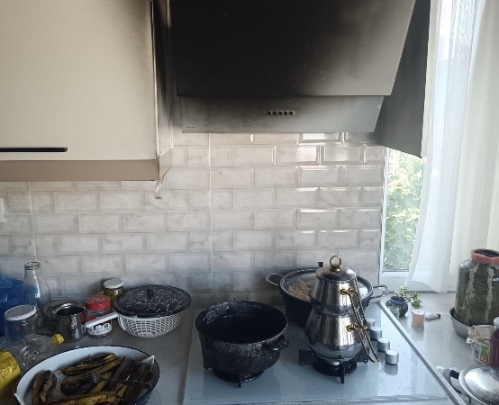 Manyas’ta apartman dairesinin mutfağında yangın çıktı