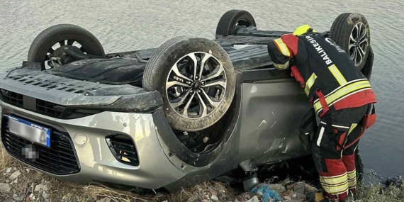 Yol dışına savrulan otomobil takla attı, sürücü kayıp