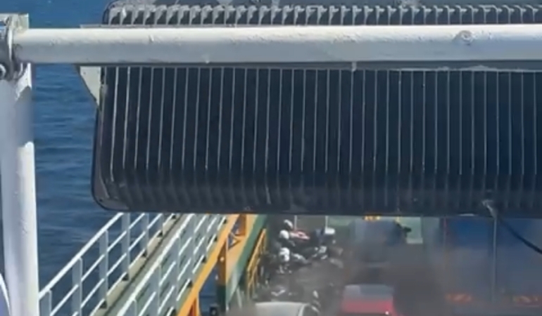 Marmara Adası açıklarında feribotta can pazarı: 200 yolcu tahliye ediliyor