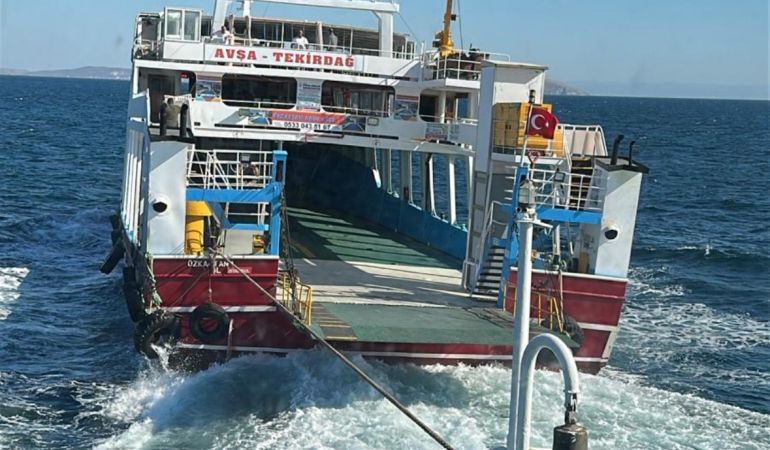 Feribottaki yangına müdahale sürüyor: 200 yolcu güvenli şekilde tahliye ediliyor