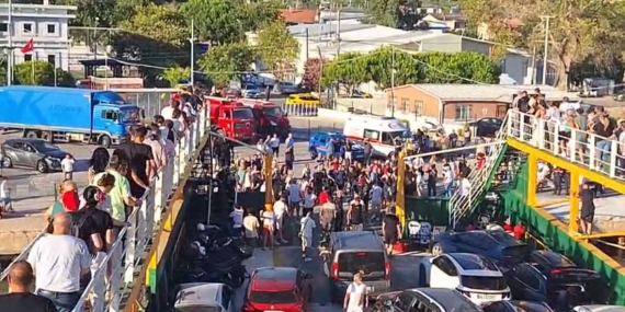 Yangın çıkan feribot Marmara Adası’na yanaştı: Yolcular başka gemiye nakledilecek