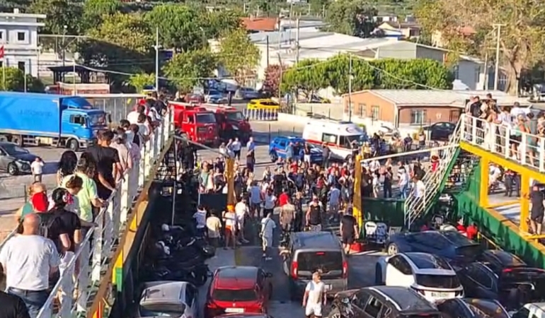 Yangın çıkan feribot Marmara Adası’na yanaştı: Yolcular başka gemiye nakledilecek