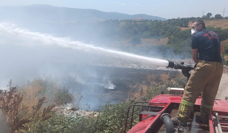 Susurluk’ta çöplük alanda çıkan yangına müdahale edildi