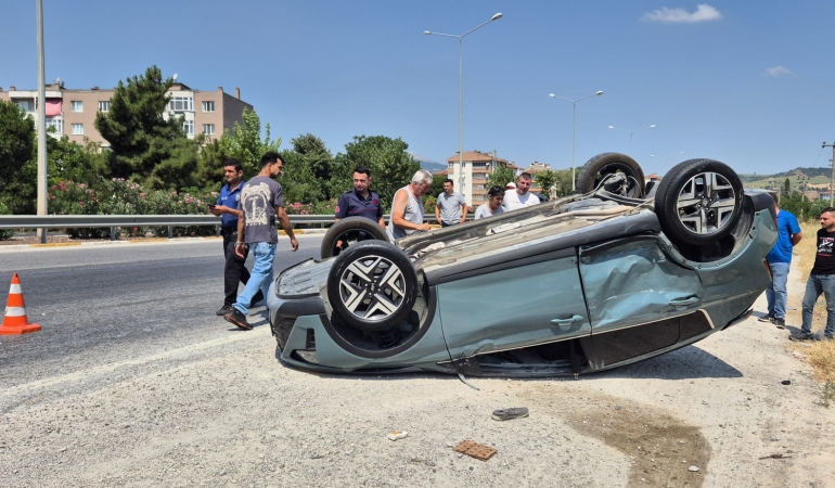Susurluk’ta iki aracın çarpıştığı kazada 2 kişi yaralandı