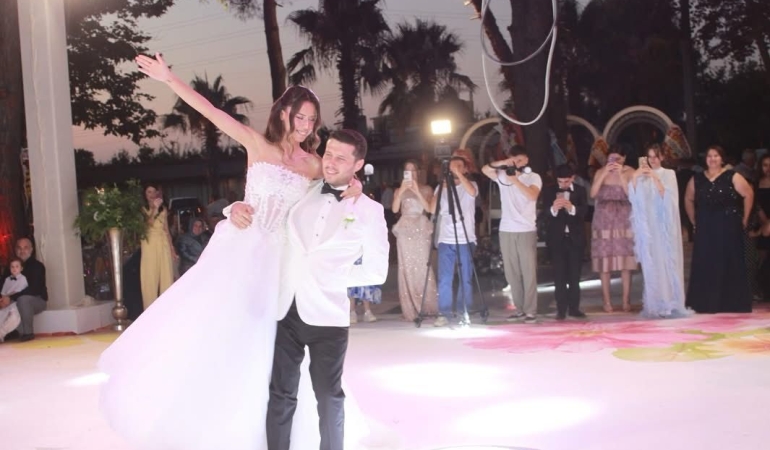 Gönen’de Görkemli Düğün: Müfit Dağlı & Sena Kırcı Hayatlarını Birleştirdi