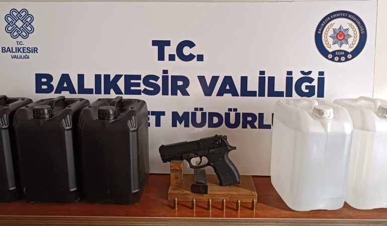 Bandırma’da ruhsatsız silah ve etil alkol ele geçirildi