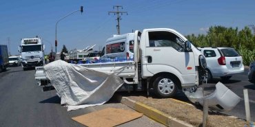 AYVALIK’TA TIR İLE KAMYONET ÇARPIŞTI; 1 KİŞİ YARALANDI