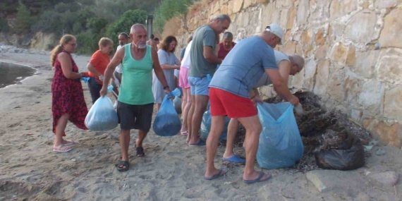 Balıkesir’de vatandaşlar sahil temizliği için imece yaptı