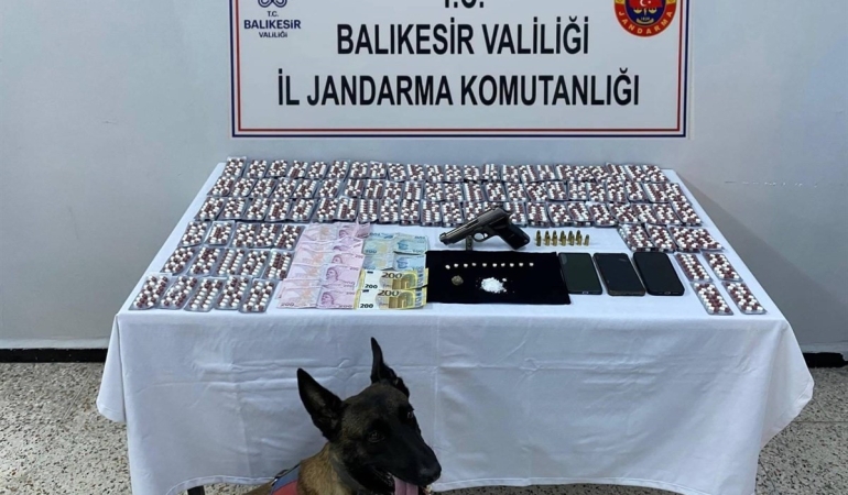 Balıkesir’de uyuşturucu çetesine şafak operasyonu: 5 gözaltı