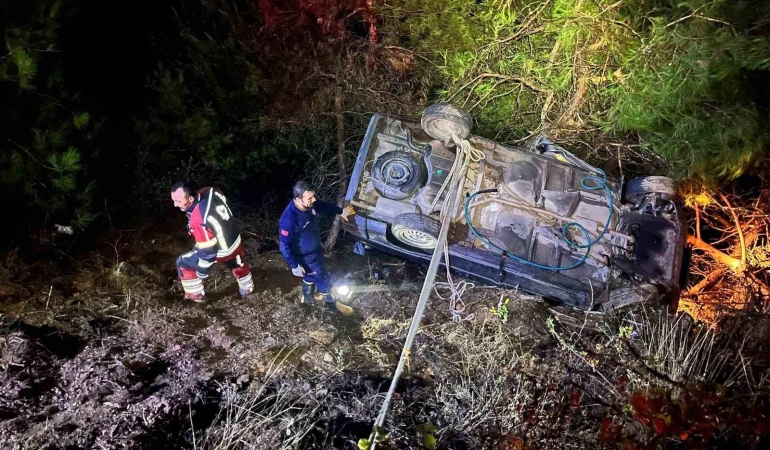 Kepsut’ta araç dereye uçtu: 5 yaralı